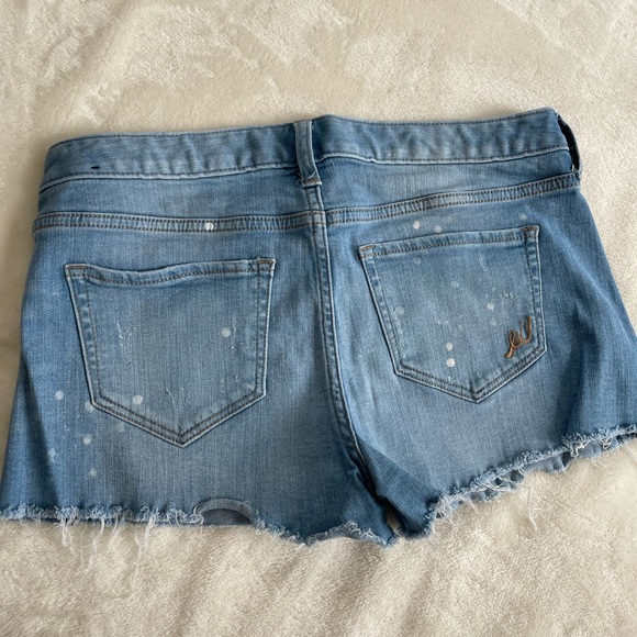 Express Shorts - Picture 3 of 4